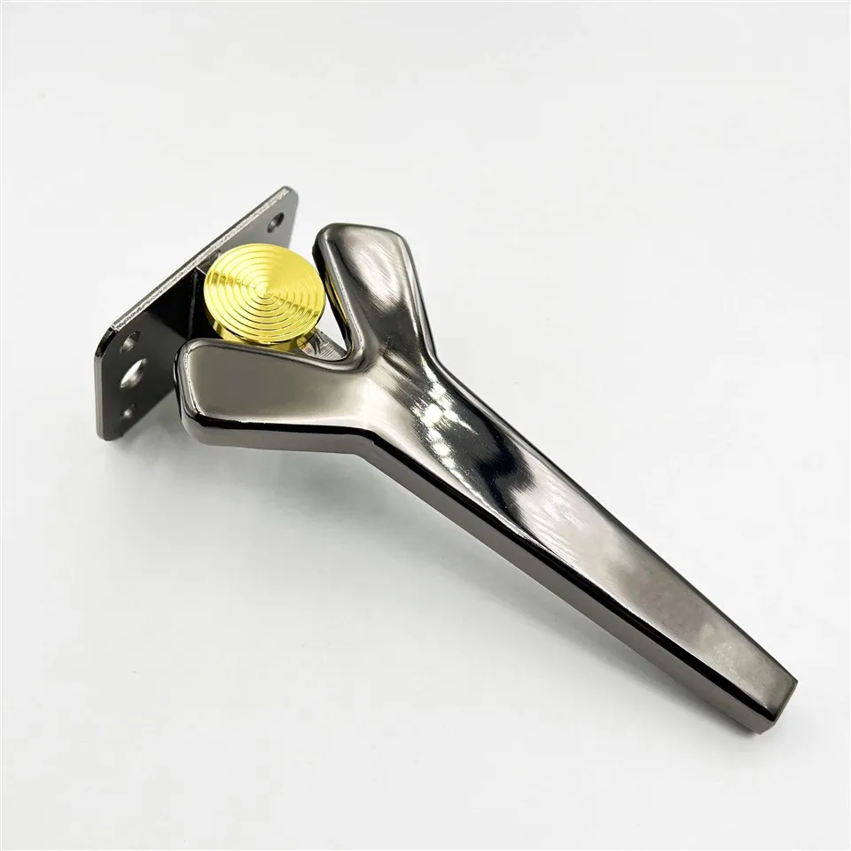 Nuove gambe per divano